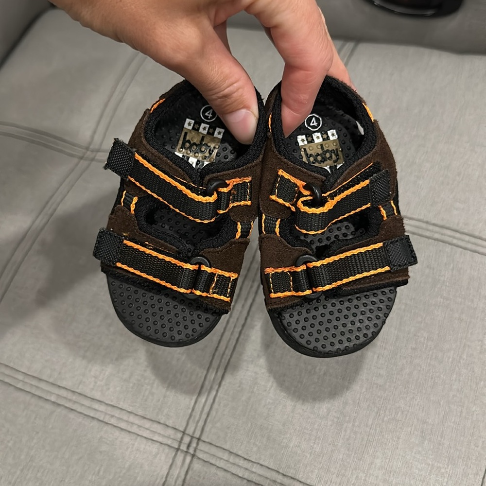 🌲 EUC size 4 Velcro sandals